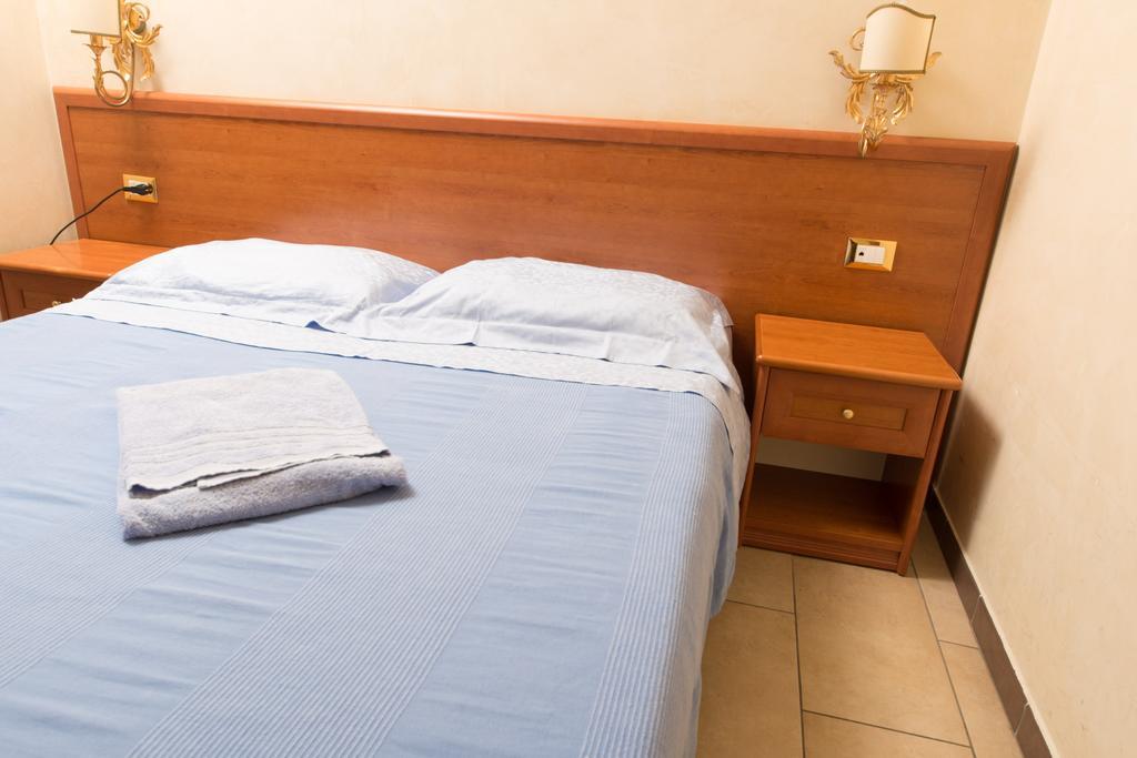 Allegria Fitzroy Cesar Roma Habitación foto